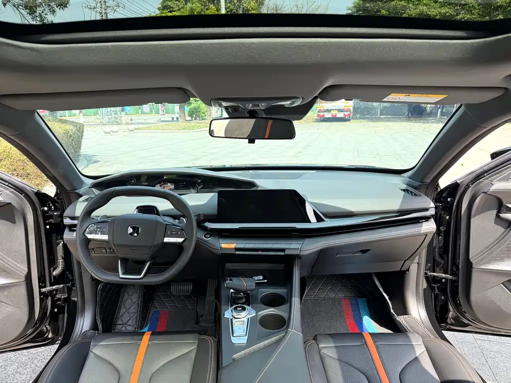 Changan UNI-V 2024 1.5T premium model купить на сайте DeffCars