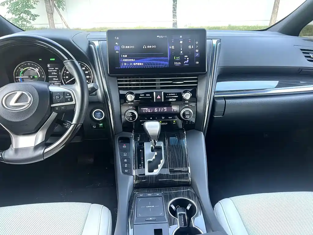 Lexus LM 2020 300h four-seat Royal Edition купить на сайте DeffCars