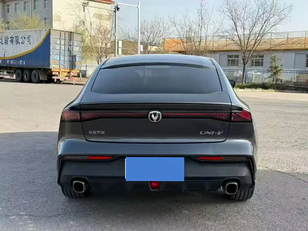 Changan UNI-V 2023 1.5T exclusive model купить на сайте DeffCars