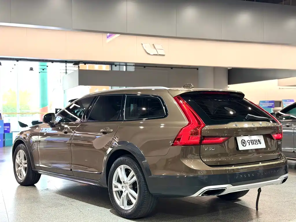 Volvo V90 2017 Cross Country T5 AWD Zhiyuan Edition купить на сайте DeffCars