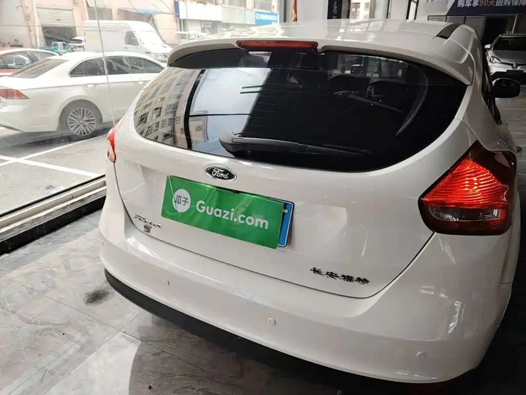 Focus 2017 hatchback 1.6L automatic comfort smart mobility version купить на сайте DeffCars