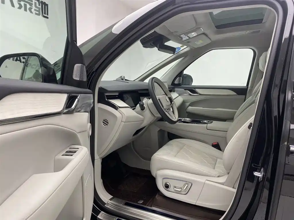 Volvo EM90 2025 Ultra six-seater купить на сайте DeffCars