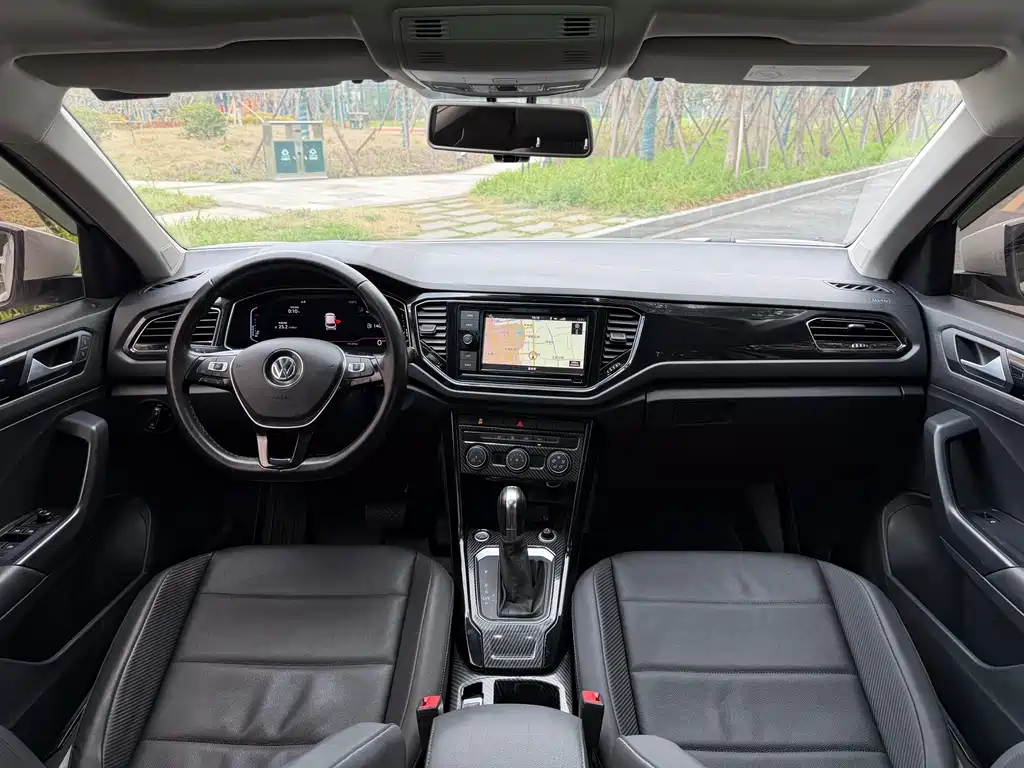 T-ROC 2018 280TSI DSG two-wheel drive comfort model National V купить на сайте DeffCars