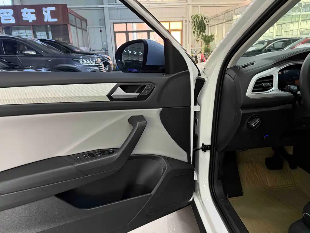 T-ROC 2023 280TSI DSG two-wheel drive time version купить на сайте DeffCars
