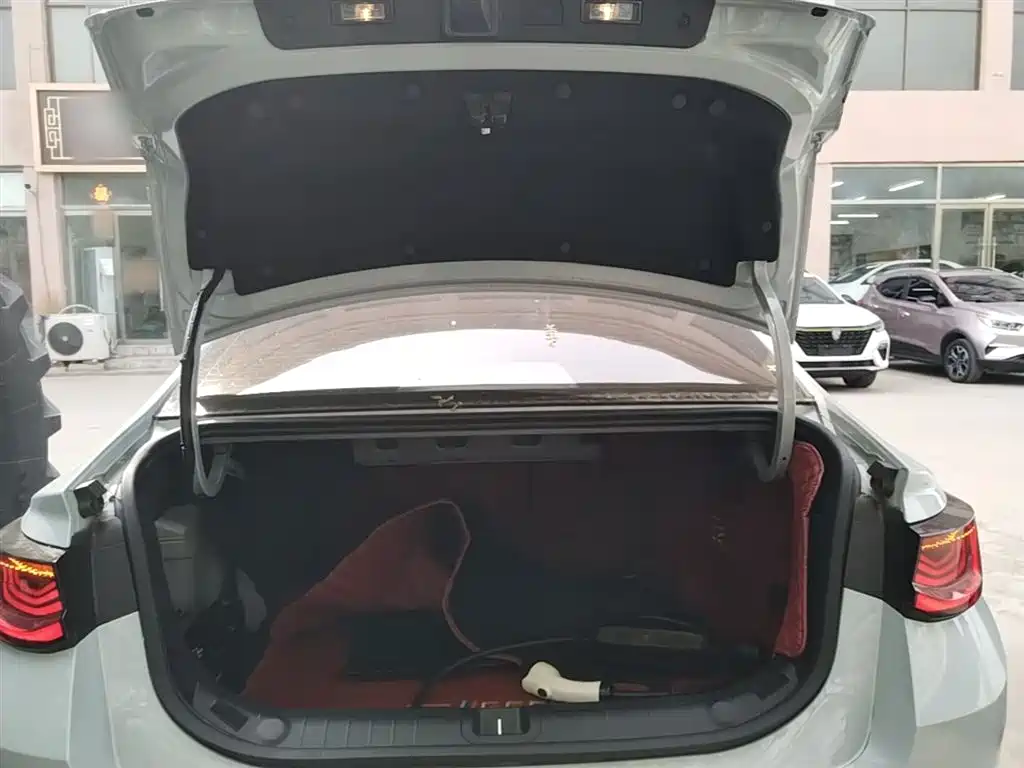 Emgrand L HiP 2024 Longteng Edition 1.5TD-DHT Pro 100KM Beyond Type купить на сайте DeffCars