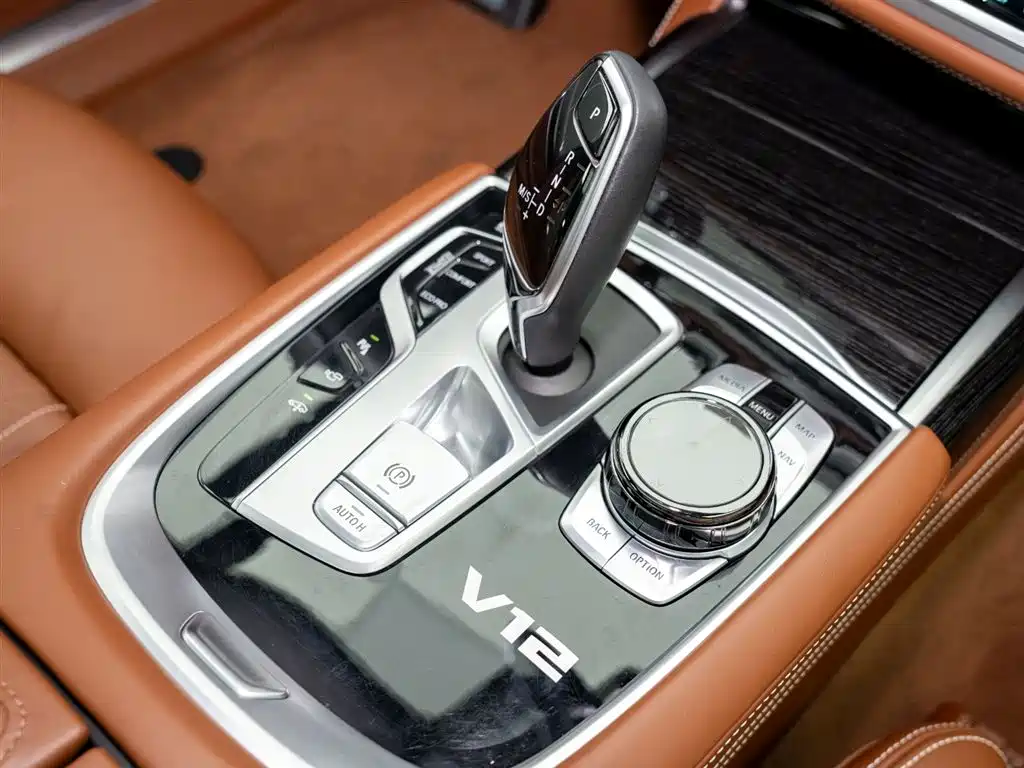 BMW 7 Series 2019 facelift M760Li xDrive V12 Sports Package купить на сайте DeffCars