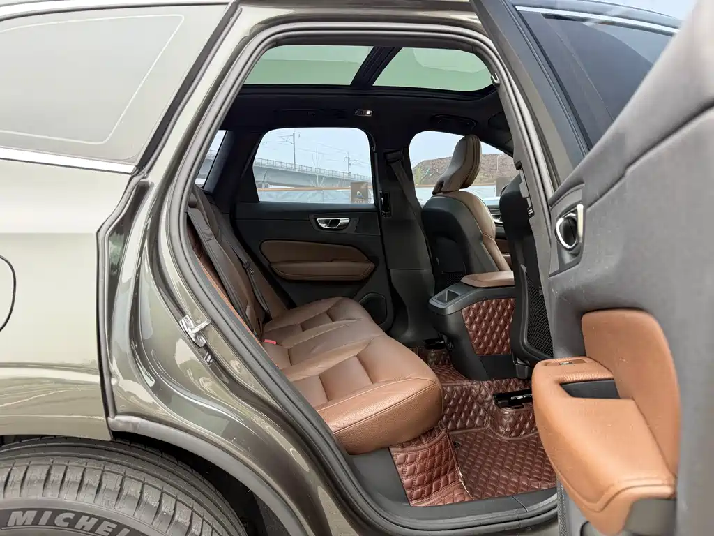 Volvo XC60 2021 T5 four-wheel drive Zhiyuan Deluxe Edition купить на сайте DeffCars