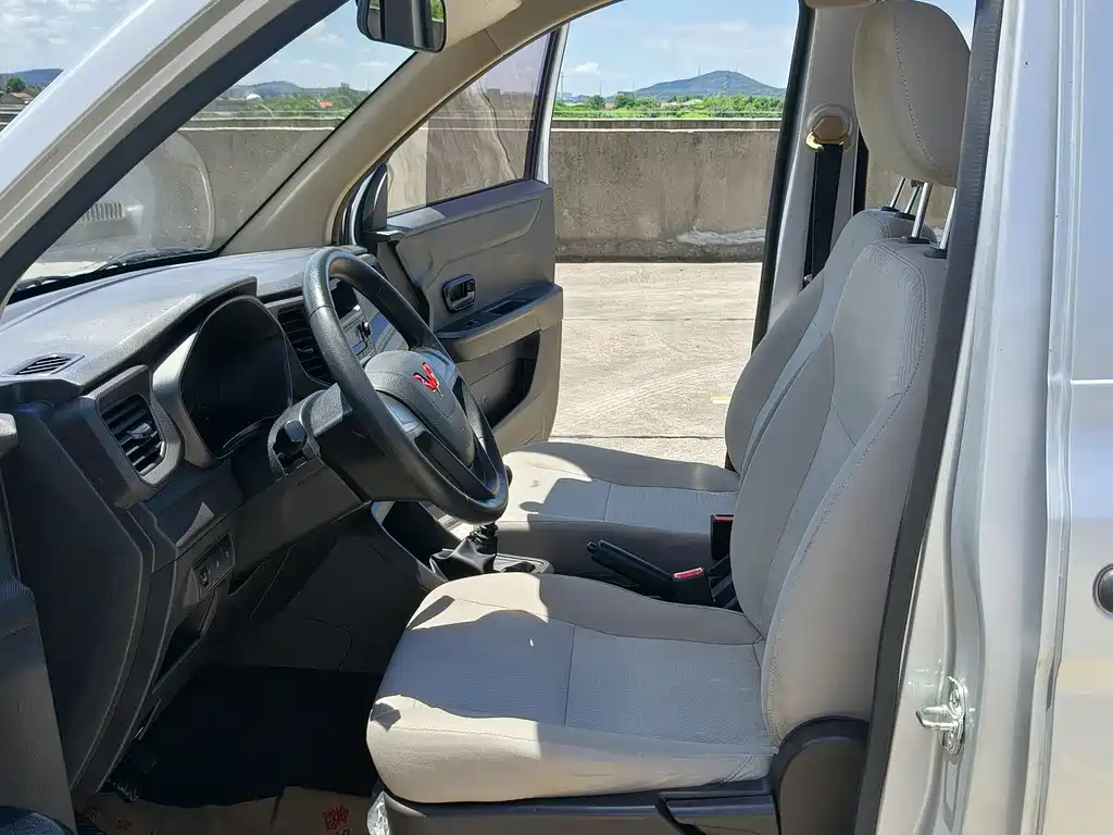 Wuling Hongguang V 2022 1.5L Jinqi version hydraulically assisted LAR купить на сайте DeffCars