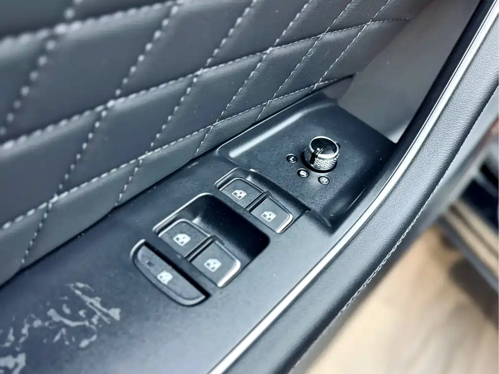 Hongqi HS5 2019 2.0T Zhilian Flagship Edition купить на сайте DeffCars