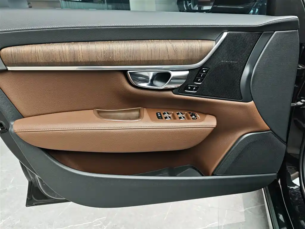 Volvo S90 2021 B5 Zhiyuan Luxury Edition купить на сайте DeffCars