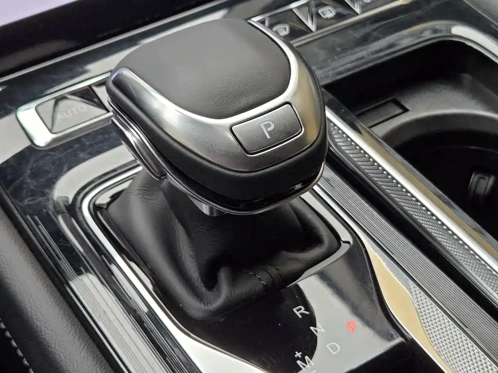 Hongqi H5 2023 1.5T DCT Zhilian Qiyun Edition купить на сайте DeffCars