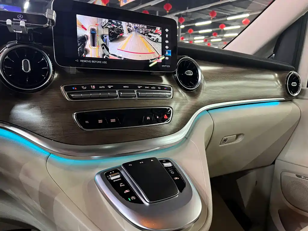 Mercedes-Benz V-Class 2022 V 260 L Long Wheelbase Premium Edition купить на сайте DeffCars