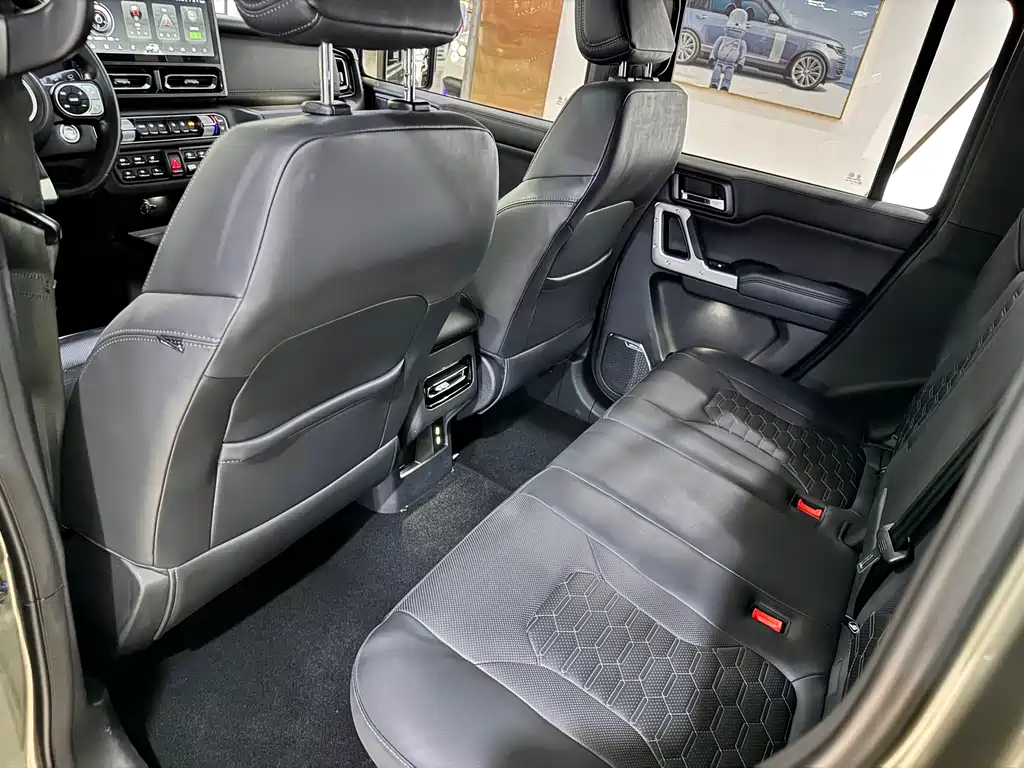 212 T01 2024 2.0T Explorer купить на сайте DeffCars
