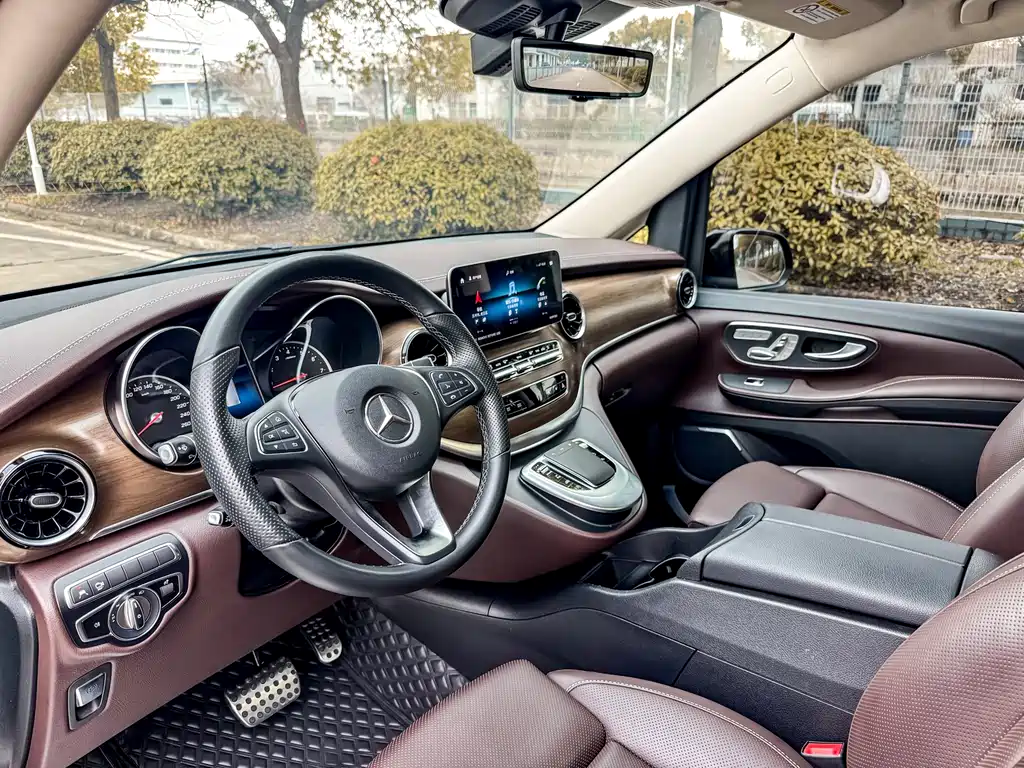 Mercedes-Benz V-Class 2022 V 260 L Long Wheelbase Luxury Edition купить на сайте DeffCars