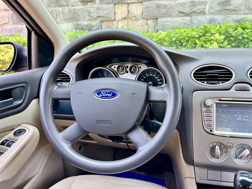 Focus 2013 sedan classic 1.8L automatic basic model купить на сайте DeffCars