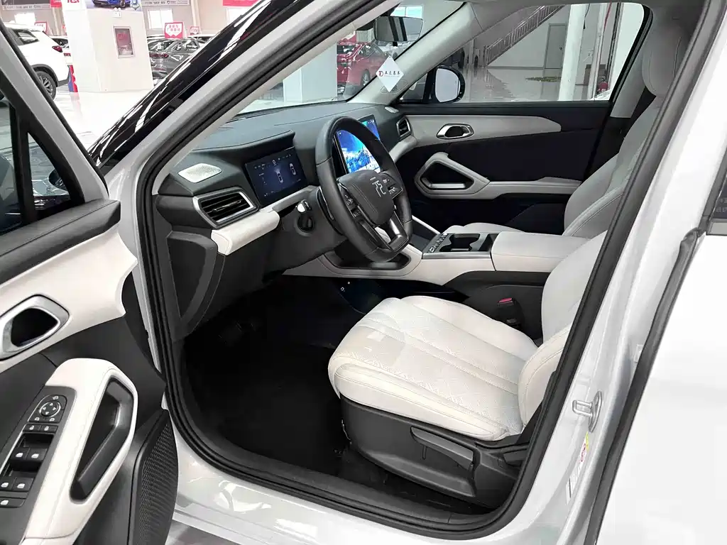 Yuan UP 2025 Smart Driving Edition 401KM Vitality Edition купить на сайте DeffCars