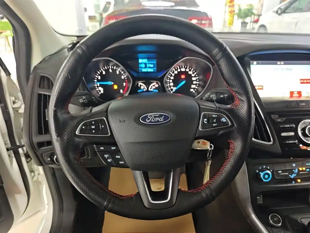 Focus 2018 hatchback classic 1.6L automatic comfort smart mobility version купить на сайте DeffCars