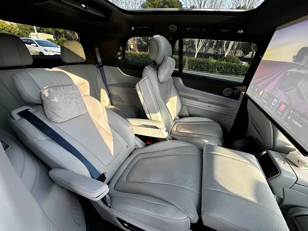 Wenjie M9 2025 extended range Ultra version 52kWh 6-seater version (192-line lidar) купить на сайте DeffCars