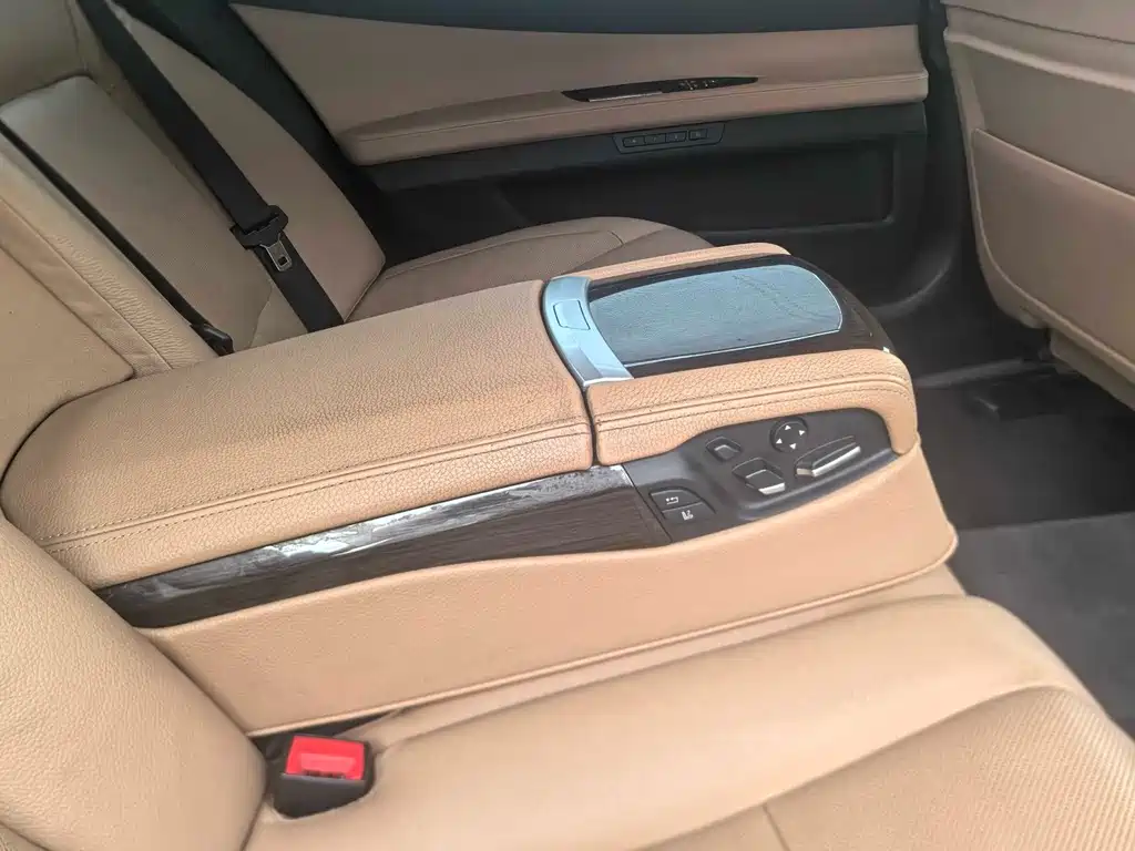 BMW 7 Series 2013 730Li Luxury купить на сайте DeffCars