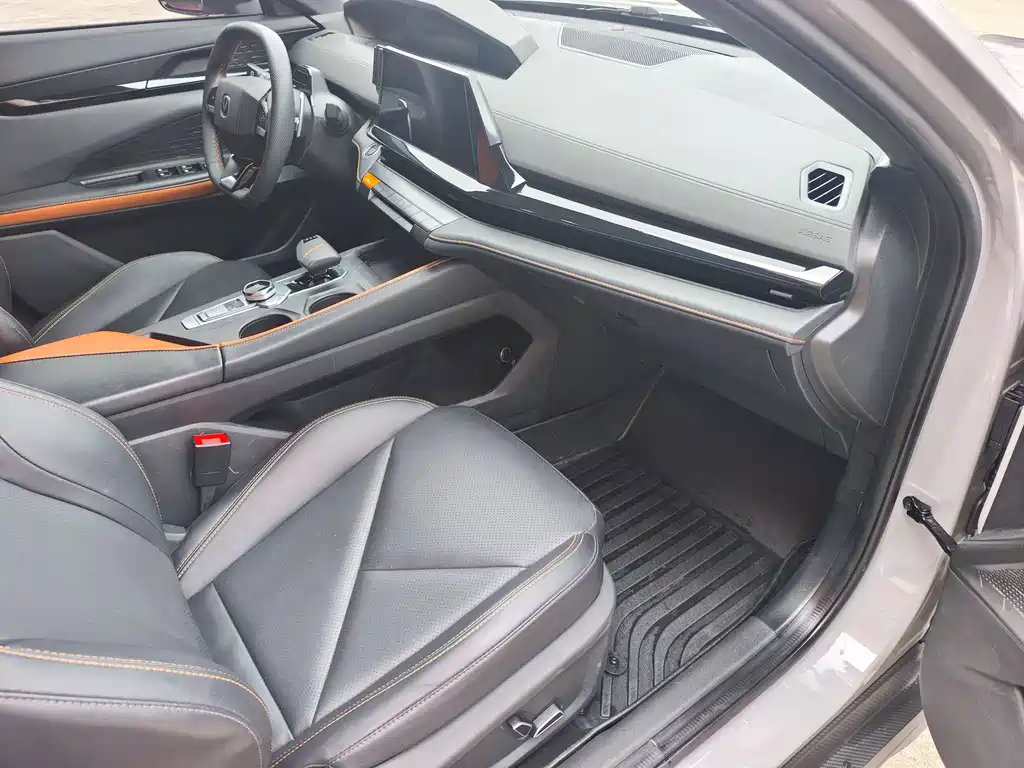 Changan UNI-V 2023 1.5T premium model купить на сайте DeffCars