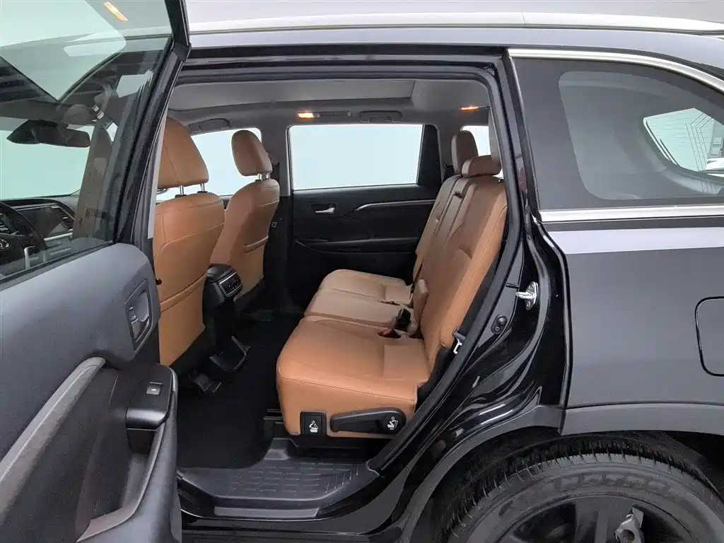 Highlander 2018 2.0T four-wheel drive knight version, 7 seats, National VI купить на сайте DeffCars