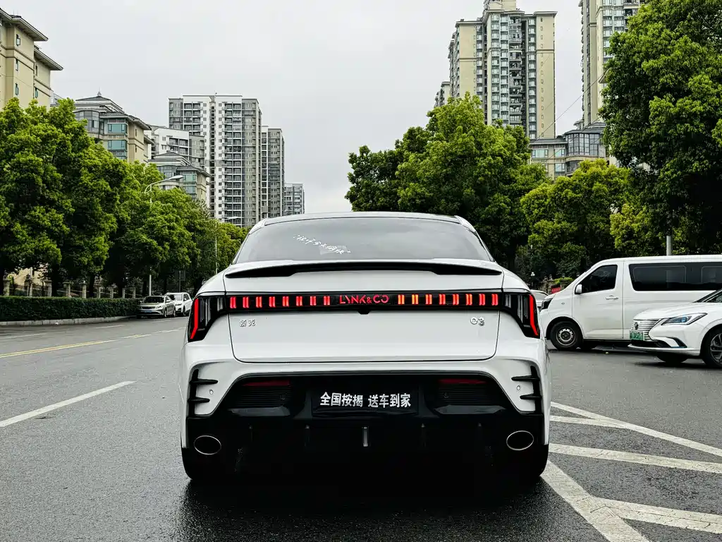 Lynk & Co 03 2023 1.5TD DCT Pro купить на сайте DeffCars