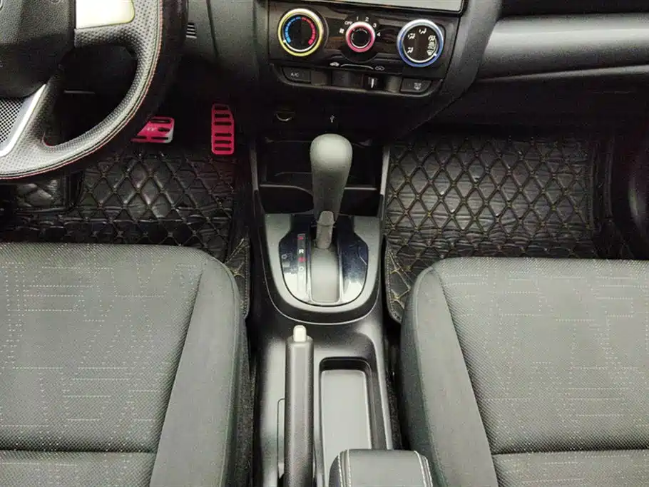 Fit 2016 1.5L LXS CVT Comfort Sunroof Edition купить на сайте DeffCars