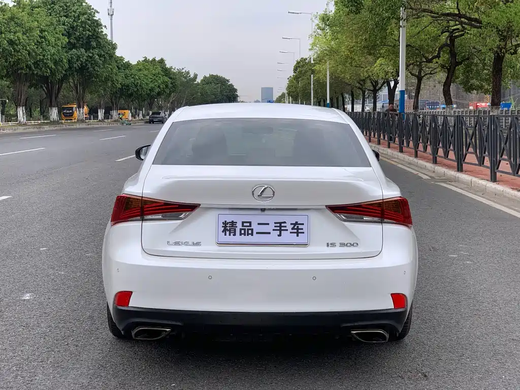 Lexus IS 2017 300 Advanced Edition купить на сайте DeffCars
