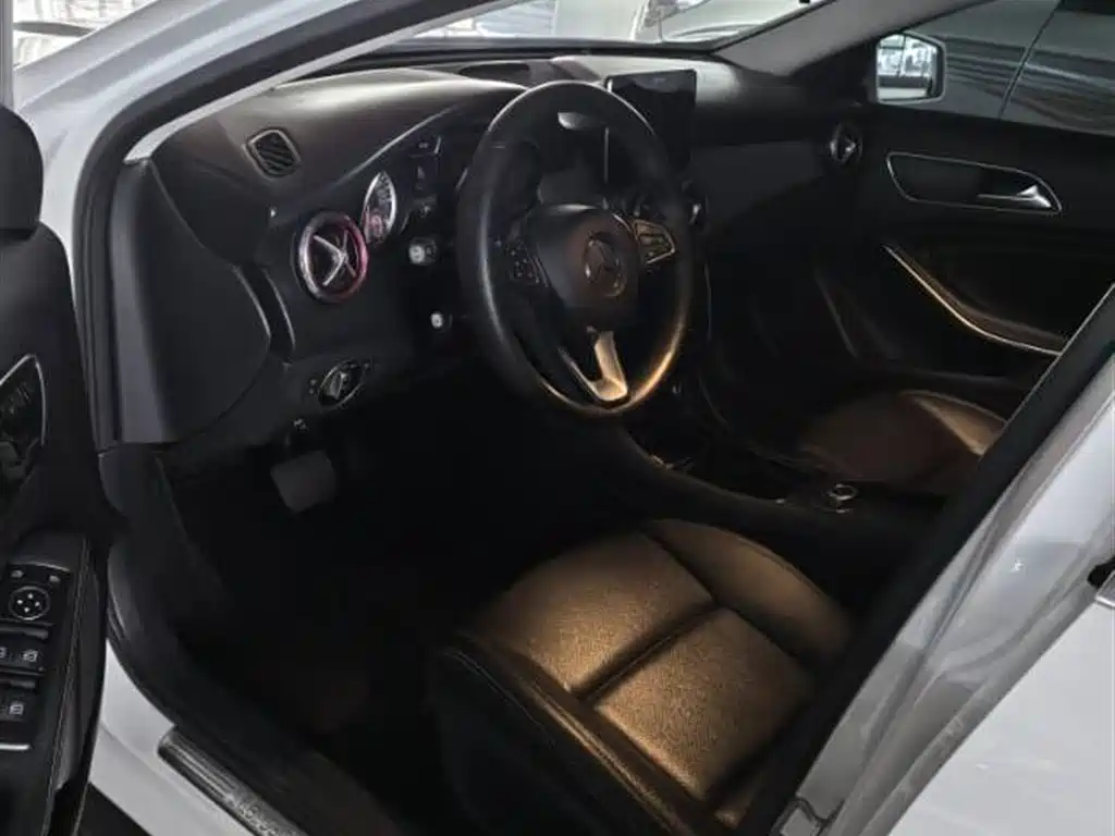 Mercedes-Benz GLA 2017 GLA 200 Dynamic купить на сайте DeffCars