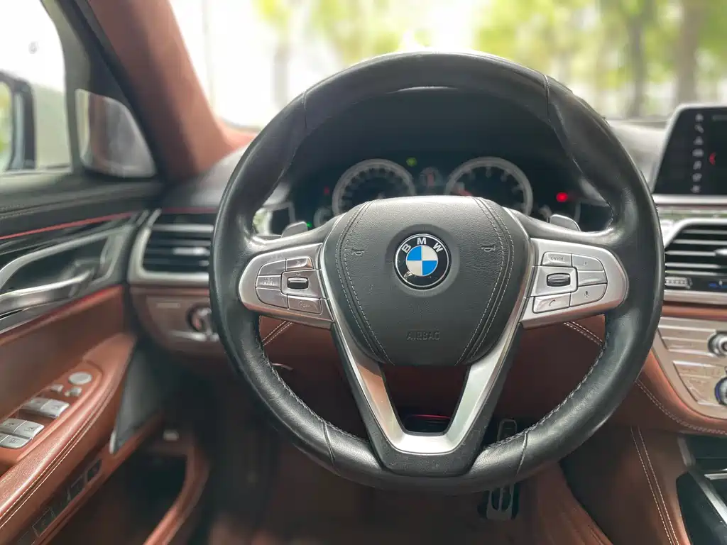 BMW 7 Series 2018 740Li xDrive Premium M Sport Kit купить на сайте DeffCars