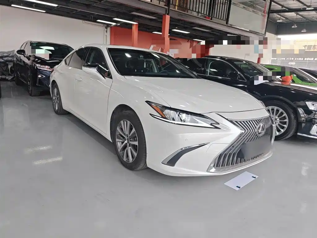 Lexus ES 2020 200 Deluxe Edition купить на сайте DeffCars