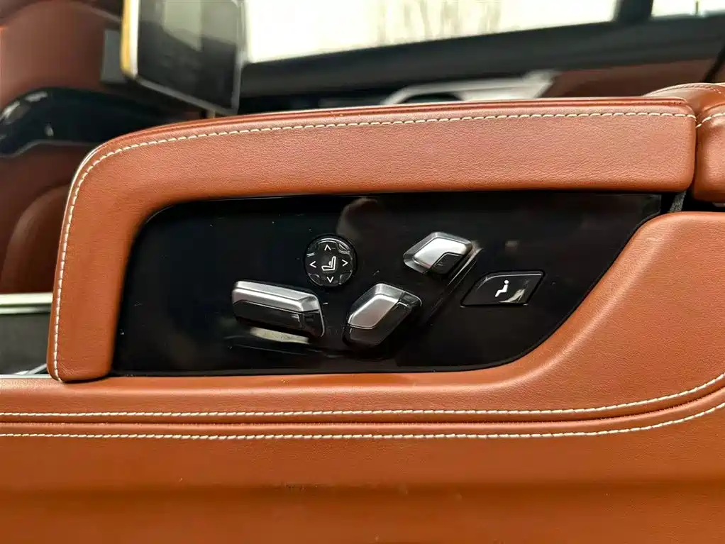 BMW 7 Series 2021 740Li xDrive Executive M Sports Package купить на сайте DeffCars