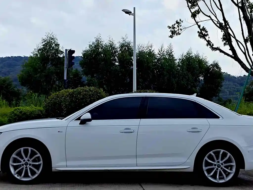 Audi A4L 2019 40 TFSI Fashion Type National VI купить на сайте DeffCars
