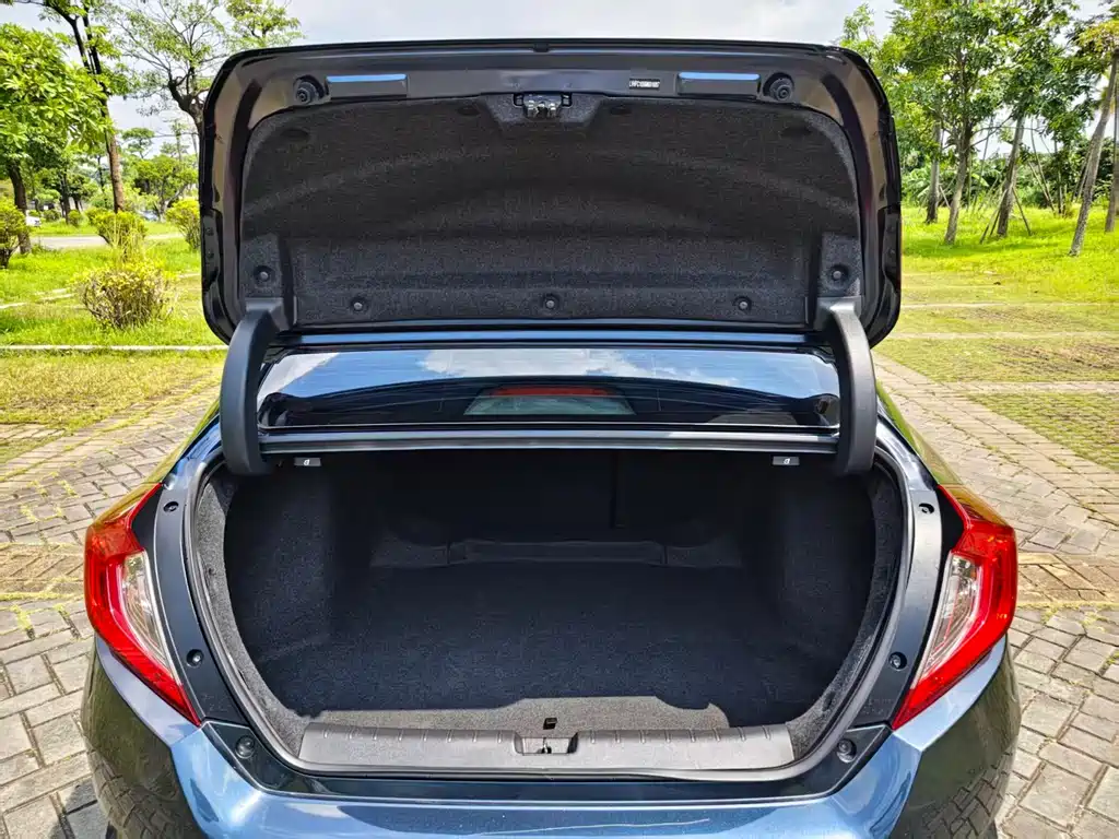 Civic 2019 220TURBO CVT Dynamic Edition National V купить на сайте DeffCars