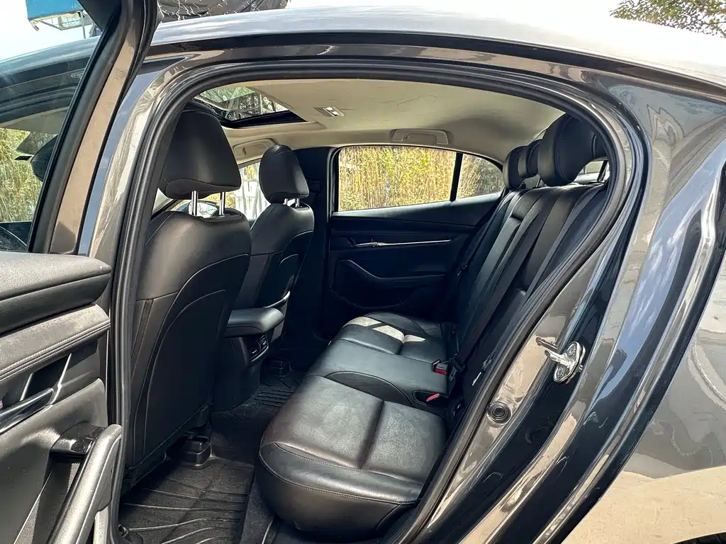 Mazda3 Angkesela 2020 2.0L Automatic Premium Edition купить на сайте DeffCars