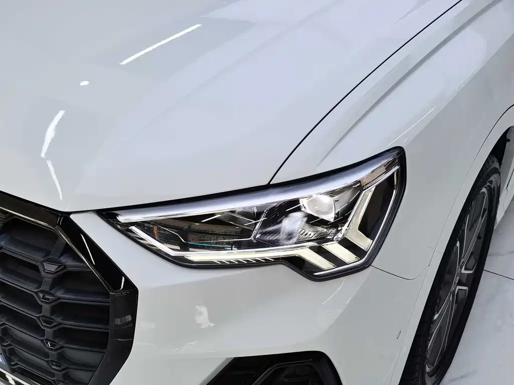 Audi Q3 2023 35 TFSI Fashionable and Dynamic (1.4T) купить на сайте DeffCars