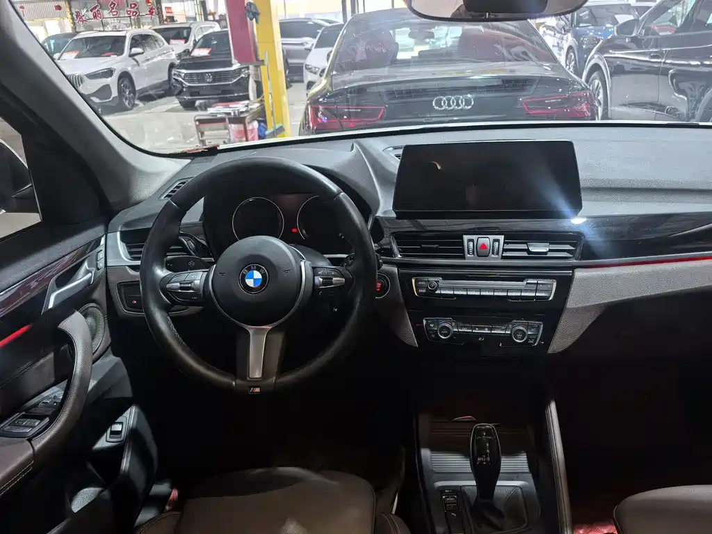 BMW X1 2022 sDrive25Li Leading Model купить на сайте DeffCars