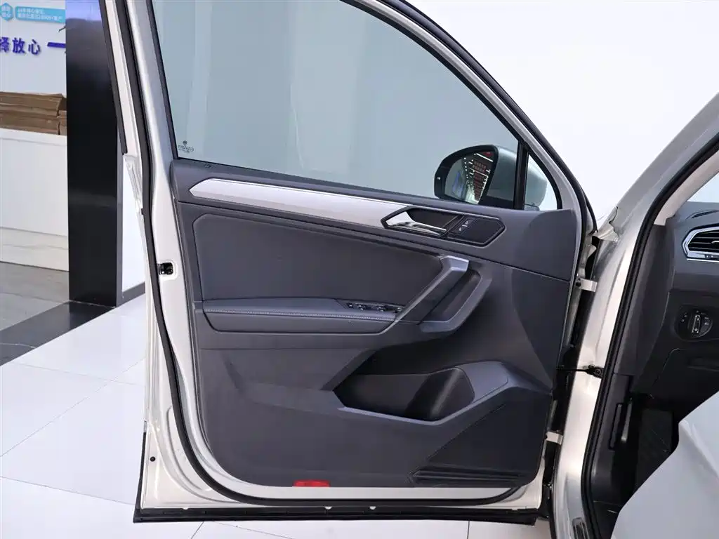 Tiguan L 2020 330TSI automatic two-wheel drive panoramic comfort version National VI купить на сайте DeffCars