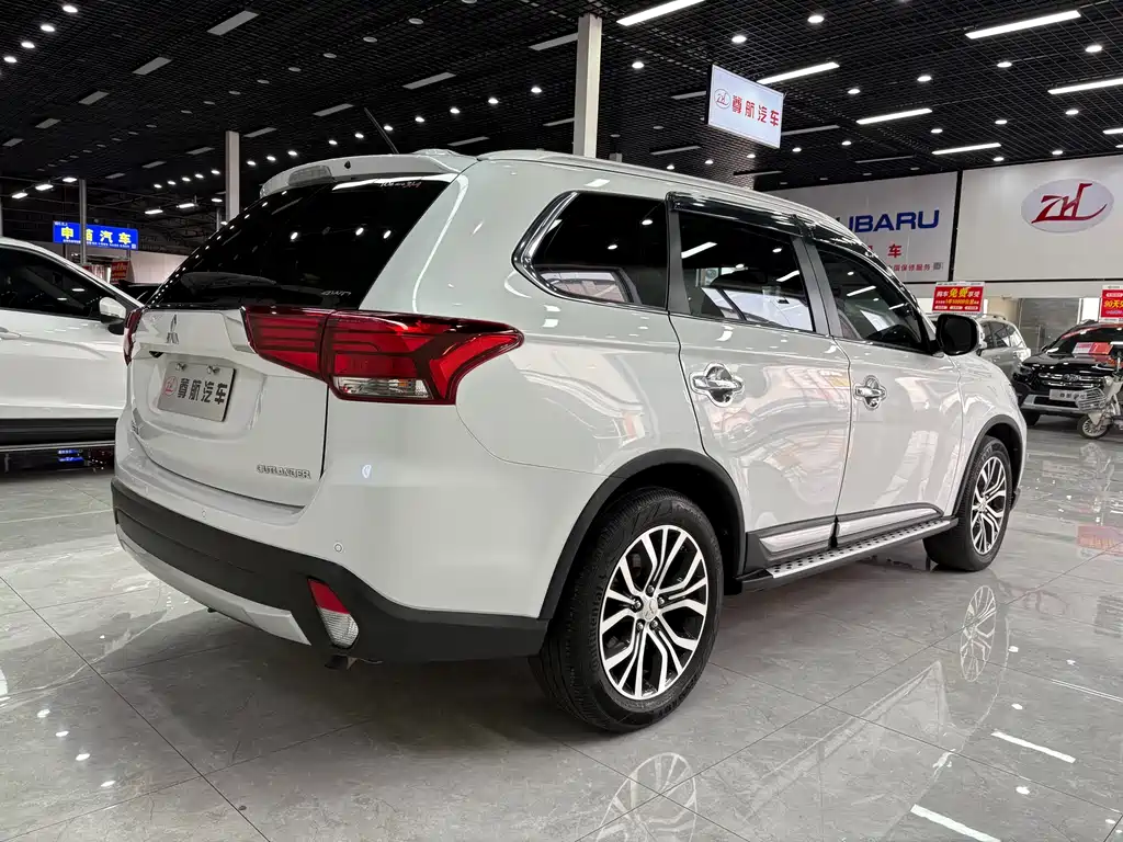 Outlander 2016 2.4L four-wheel drive luxury version 7 seats купить на сайте DeffCars