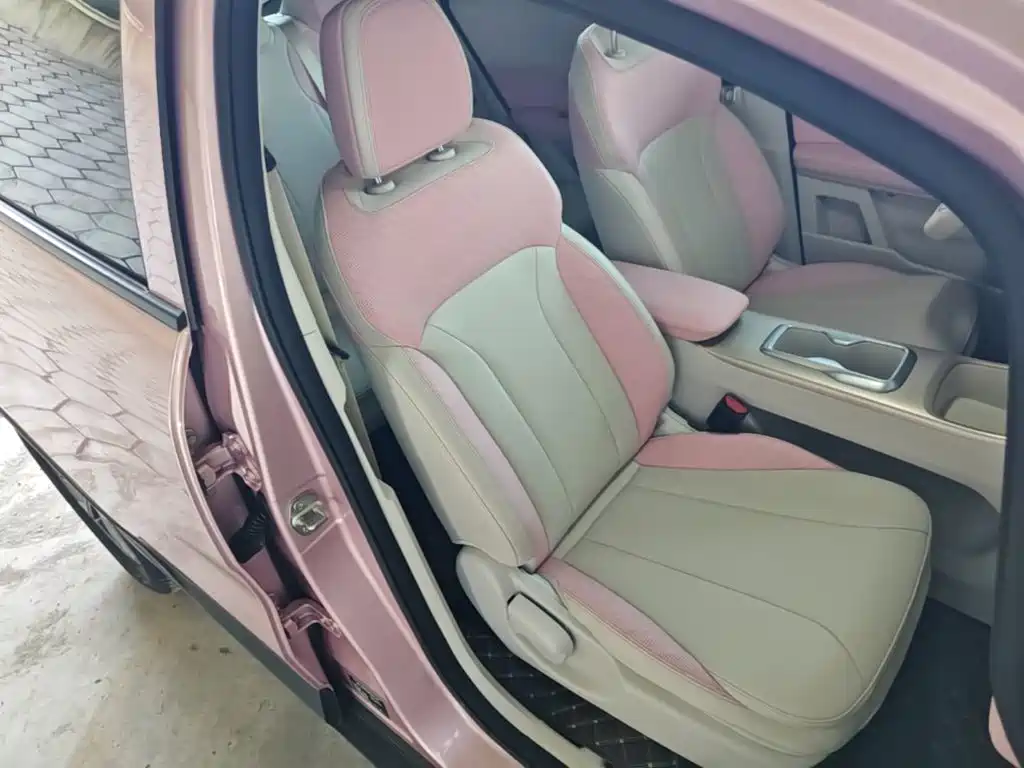 Geely Geometry E Firefly 2024 model 401km fluorescent купить на сайте DeffCars