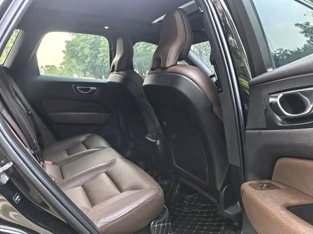 Volvo XC60 2022 B5 four-wheel drive Zhiyi Luxury Edition купить на сайте DeffCars