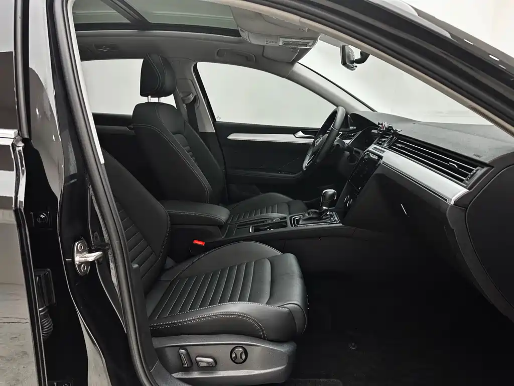 Magotan 2023 2 million commemorative edition 280TSI DSG comfort model купить на сайте DeffCars