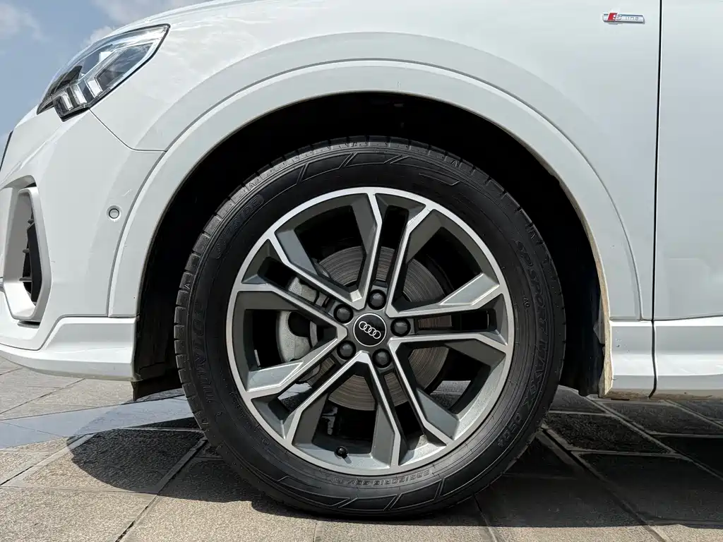 Audi Q3 2022 40 TFSI Fashionable and Dynamic купить на сайте DeffCars