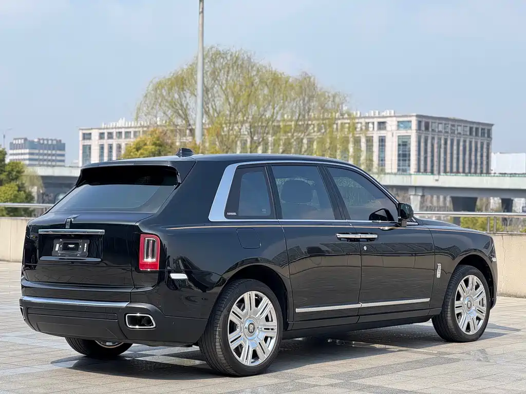 Cullinan 2018 four-seat version купить на сайте DeffCars