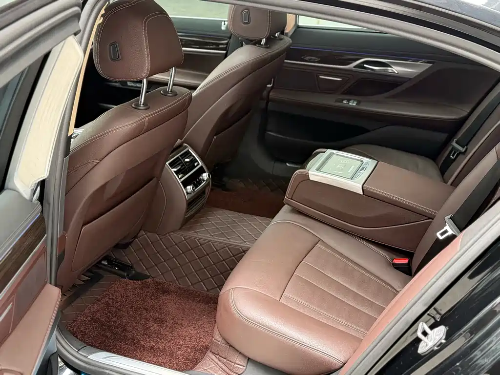 BMW 7 Series 2017 730Li Leading купить на сайте DeffCars