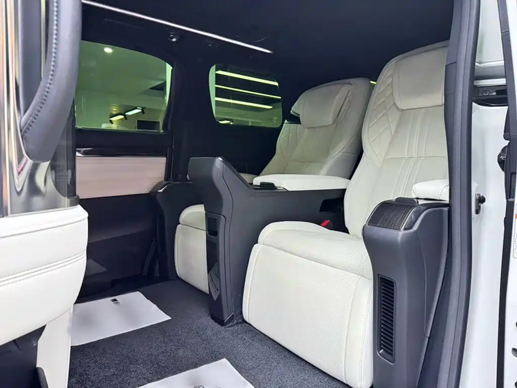 Lexus LM 2020 300h four-seat Royal Edition купить на сайте DeffCars