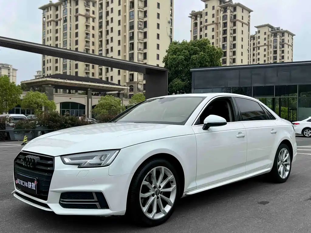 Audi A4L 2018 30th Anniversary Model 40 TFSI Fashion Model купить на сайте DeffCars