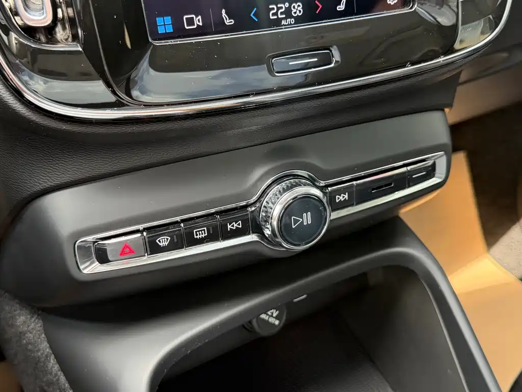Volvo XC40 2023 B4 four-wheel drive Zhiyuan Deluxe Edition купить на сайте DeffCars