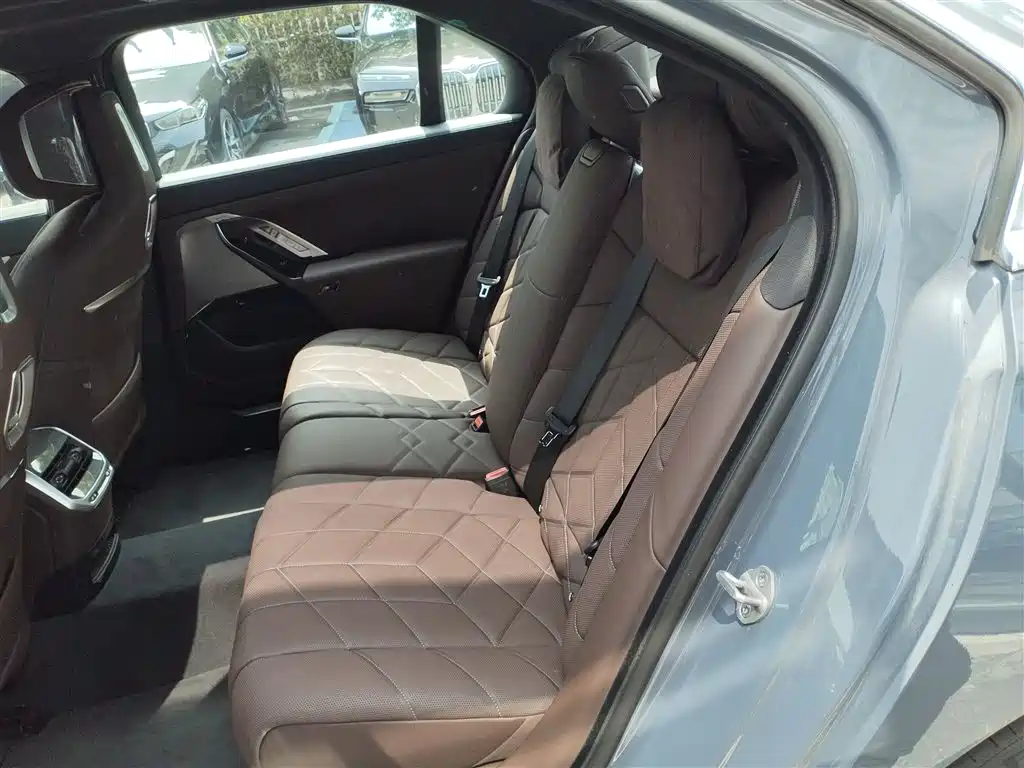 BMW i7 2023 eDrive50L Exclusive M Sports Package купить на сайте DeffCars