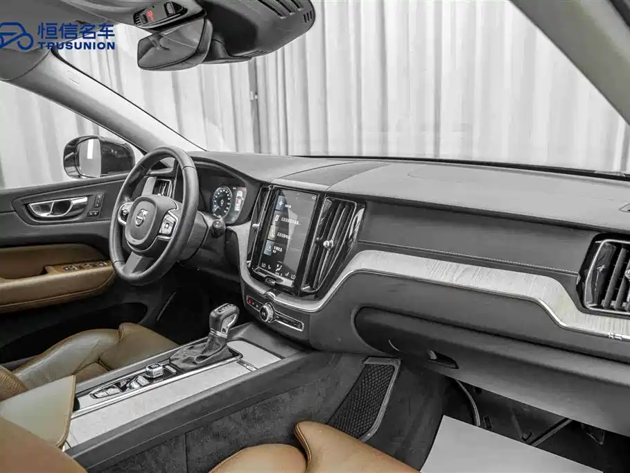 Volvo XC60 2020 T5 four-wheel drive Zhiyuan Deluxe Edition купить на сайте DeffCars